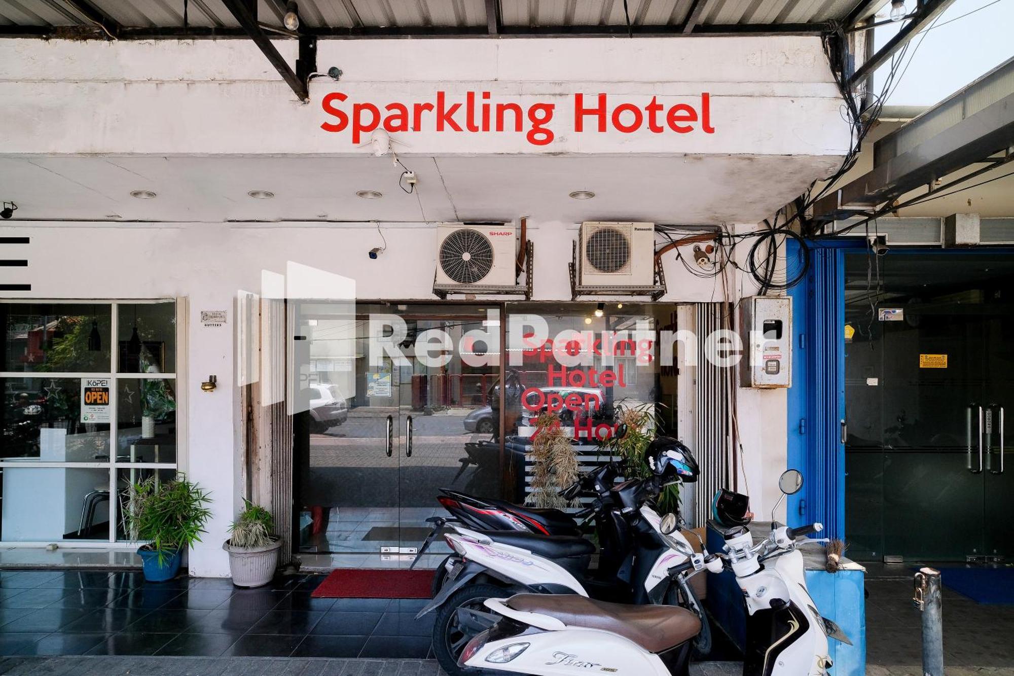 Reddoorz At Sparkling Hotel סוראבאיה מראה חיצוני תמונה